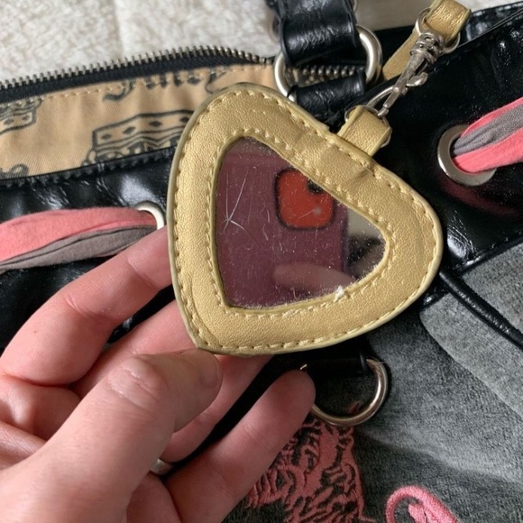 BEWARE OF FAKE JUICY COUTURE BAGS! - Picture 4 of 6